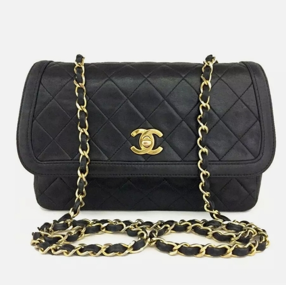 CHANEL Handbags - 🌻🌻HP🌻🌻Vintage CHANEL Black Lambskin Crossbody
